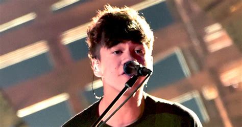 5SOS Calum Hood Speaks Out After Naked Snapchat Pic Goes。